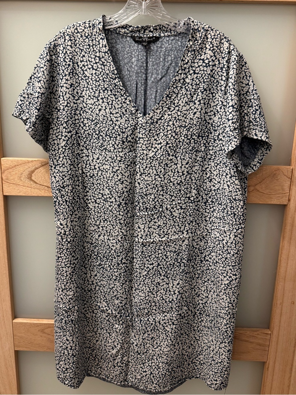 Velvet Heart Blue and White Floral V-Neck Mini Dress